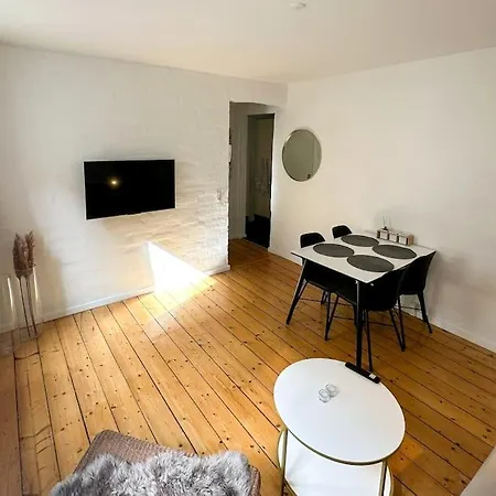 Apartment Cozy & Romantic In The Heart Of Aalborg