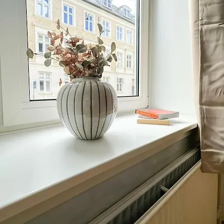 Cozy & Romantic In The Heart Of Aalborg